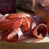Rapelli et Albert Spiess sont des marques connues pour leurs spécialités à base de viande séchée (archives). KEYSTONE/JEAN-CHRISTOPHE BOTT